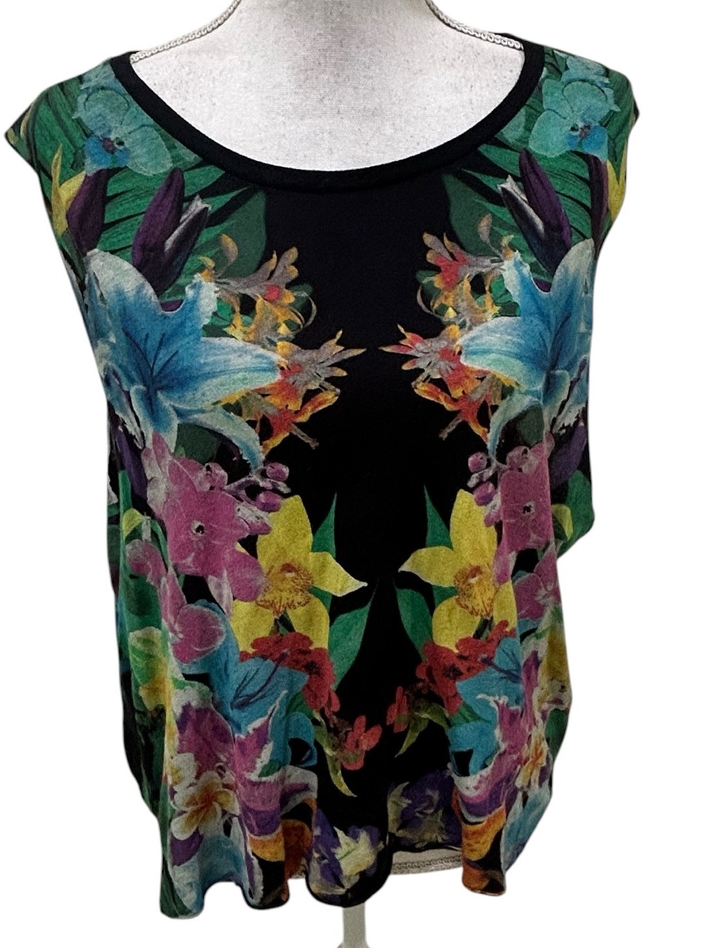 Cha sor Floral Scoop Neck cotton Sleeveless Top Black Multi size medium